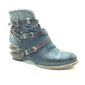 Free Bird Leather Buckle Snake Print Boots Size: 11